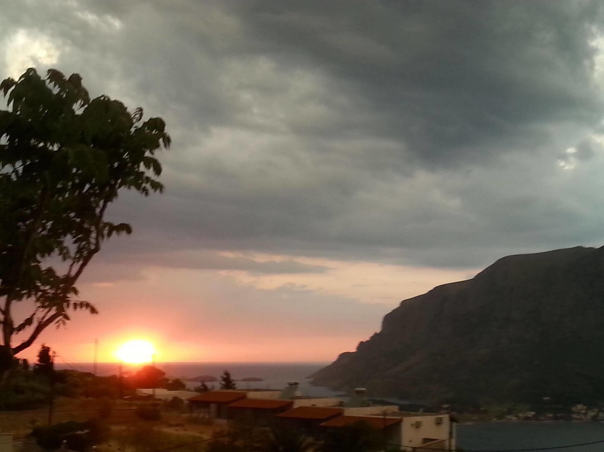 Hotel Kamari Masouri Esterno foto